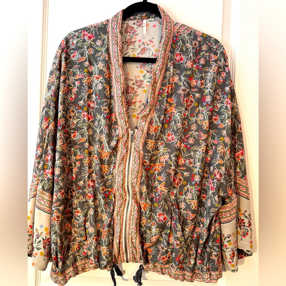 FREE PEOPLE Kimono Jacket 
size XS/S Zip Gray Wildflower Garden  Oversized